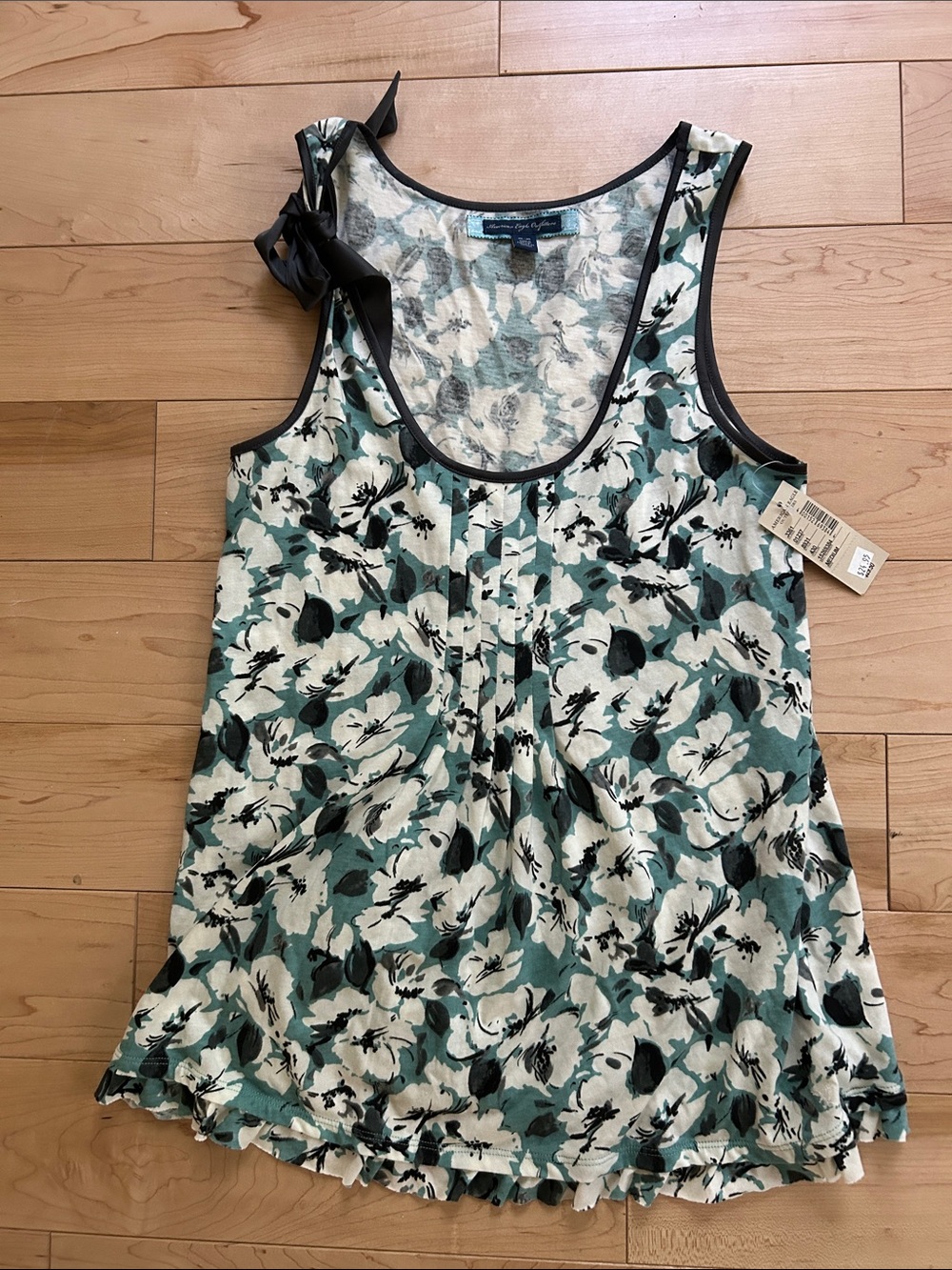 American Eagle Green, White & Black Floral Scoop Neck Tank